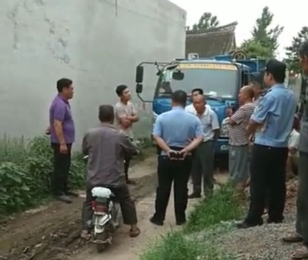河南邓州黑心奸商收粮食用遥控器控制地磅被警方抓获
